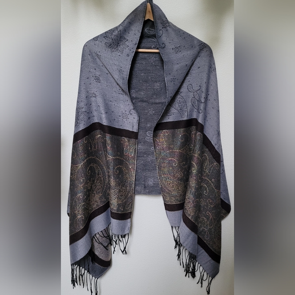 Rainbow Shimmer Paisley Pattern Fringed Scarf/Shawl, Gray & Black
